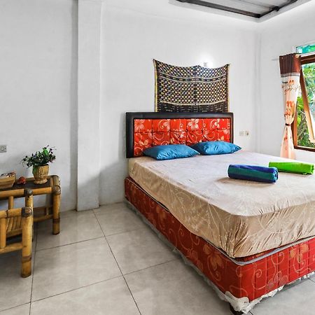 Palulu Garden Homestay Labuan Bajo Exterior foto